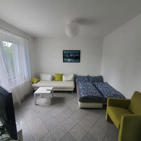 Grosse 3 Zi Auf Der Pferde Farm Apartment